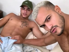 Botei o loirinho safado da minha rua pra mamar