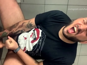 Ativo sofrendo com consolo imenso no cu - instagram: lucioserrat