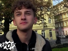 Pretty guy at the park swallows a strangert's dick & shows tha he definitely has experience with boners - twink pop