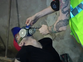 Nicky deepthroat denk in gasmask