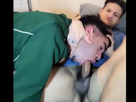 Tremenda mamada que le da el pasivo al chacal colombiano youtuber alexander parra  se le vino en su boca y pidió que botara la leche para el poder verla por que le exita, wow que maravilla